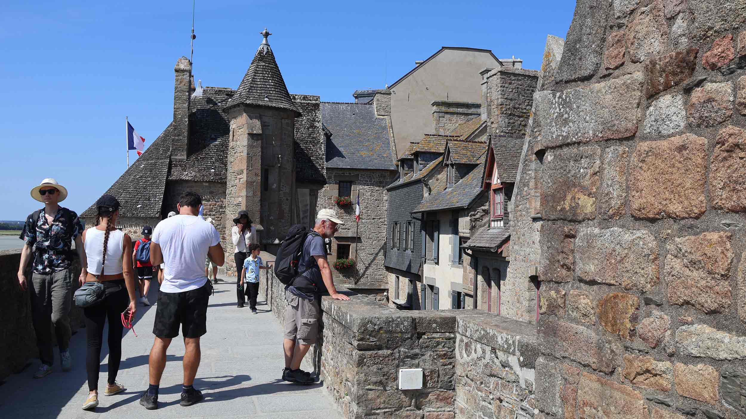 Gente en Saint Michel